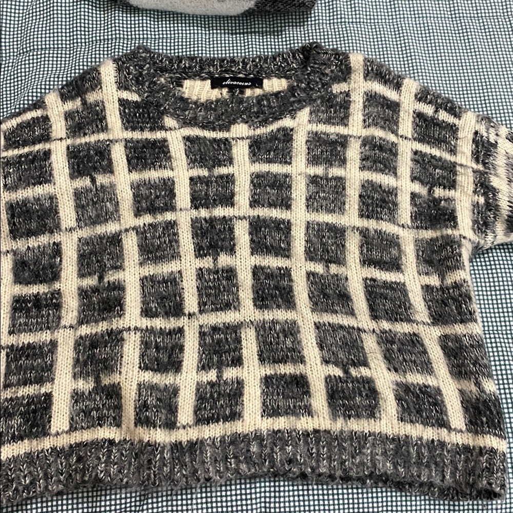 Checkered Sweater - Picture 2 of 5